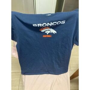 Denver Broncos football T-shirt size XL